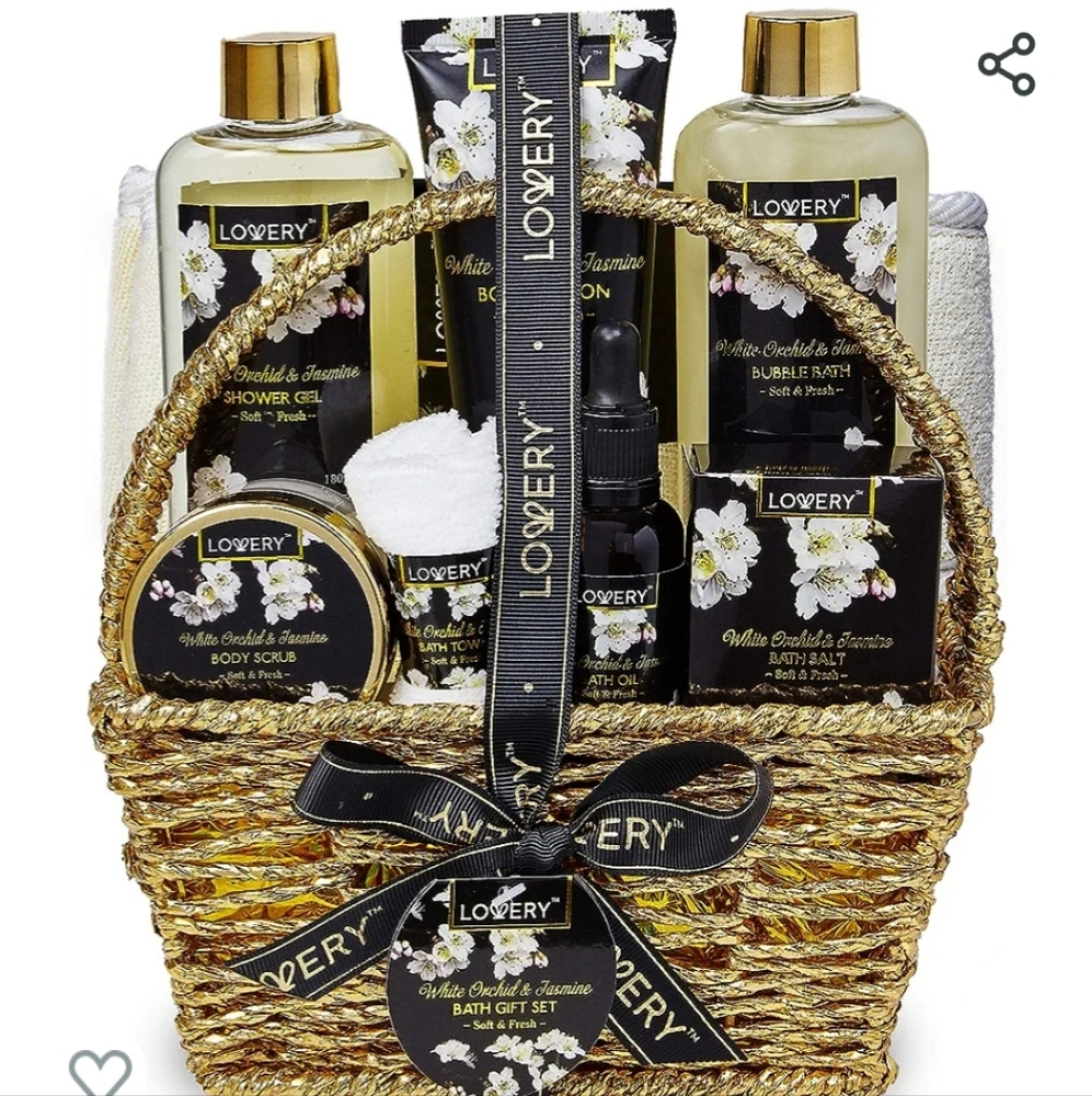 NIB Bath and Body Bath white orchird/jasmine gift set